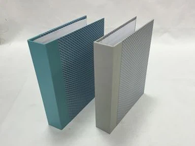 4本の通常のバインダーフォルダ